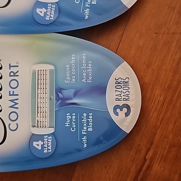 Bic Soliel Comfort 3 Pack of Razors with 4 blades-Set of 2 - Picture 3 of 5